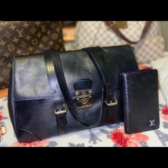 Louis Vuitton Black Epi Segur Mm - Picture 3 of 10